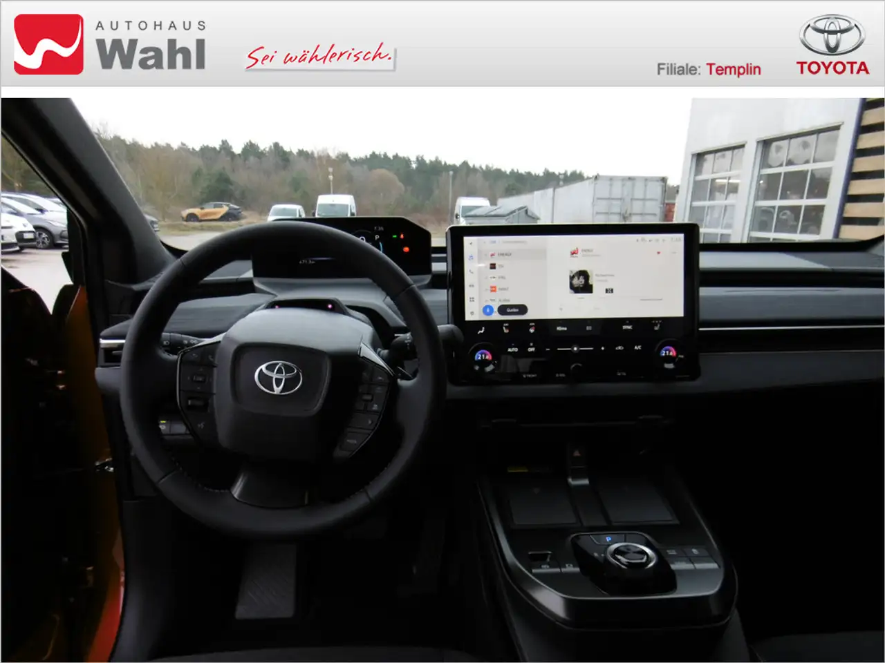 Toyota C-HR+ 165 11